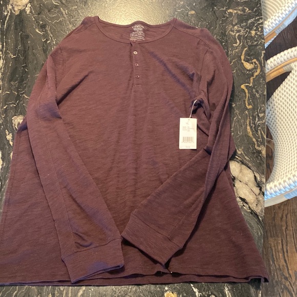MENS VINCE MAROON LONG SLEEVE TEE W BUTTONS!